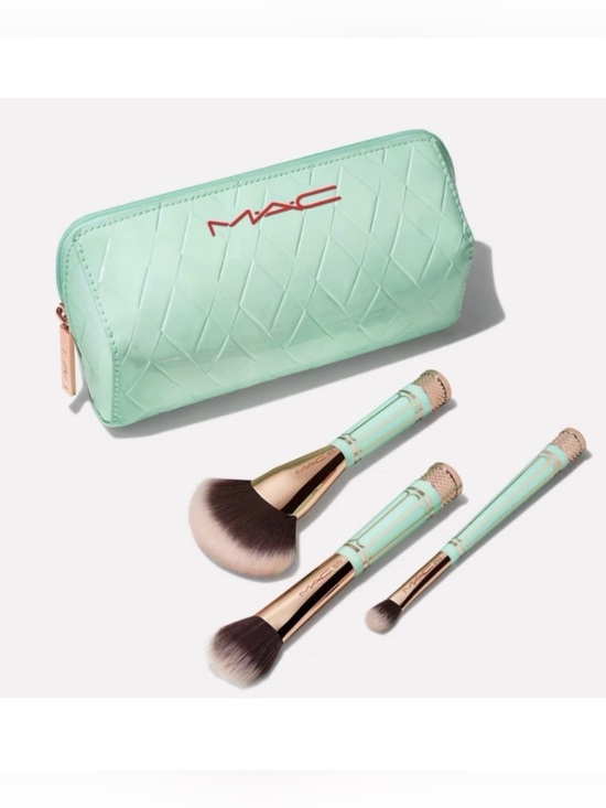 MAC Cosmetics Other - MAC 4-Piece All Trades Makeup Brush Gift Set – Holiday Exclusive New In Box